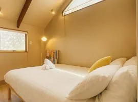 Queen's Tiny Nook by Peakhost