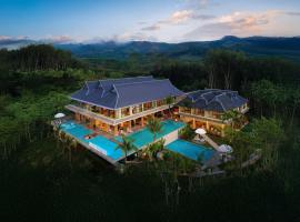 징훙에 위치한 수영장이 있는 호텔 Three-Colored Cloud River．Rainforest Mist Hidden Resort VILLA (Xishuangbanna Jinghong Mengle Great Buddha Temple Branch)