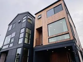 Newly Built 3-Story Home • Parking • Alki Beach
