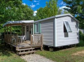 Mobil home confortable avec rampe d'accès - 4 personnes - API-1-52-921, hotel a Groléjac
