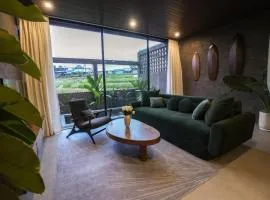 Luxury 2-BD Townhouse