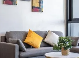 Galleria on the Glen - High floor deluxe apartment