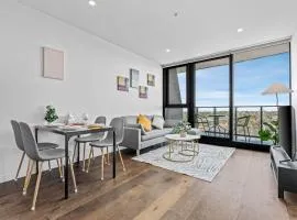 Galleria on the Glen - High floor deluxe apartment