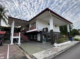 Kesuma Villa Exclusive Stay, hotel in Parit Raja