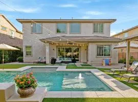 Modern & Bright 5BR|Near Stadium Westgate w/ Pool