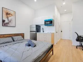 Downtown Studio For 2 Guests with Parking