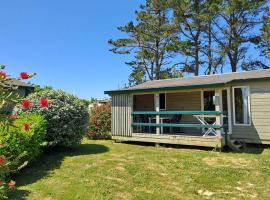 Chalet pour 5 personnes avec terrasse à Tréguennec - API-1-52-967, hotel en Tréguennec