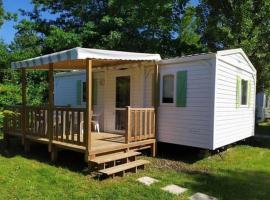 Mobil-home 26m² avec terrasse - 6 personnes - API-1-52-959, hotel a Groléjac