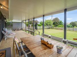 Hosts on the Coast Paws & Relax Bach, ξενοδοχείο σε Hahei