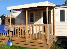 Mobil-home 24m² avec Terrasse - Pour 4 Personnes - API-1-52-1044