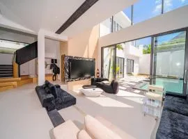 Bangtao New Luxury 7 Bedrooms Modern Space Aesthetic Design Private Pool Villa Private Movie Theater