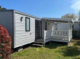 Mobil Home avec Terrasse à Saint-Jean-de-Monts - API-1-52-1176, Hotel in Notre-Dame-de-Monts