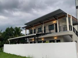 ZAMZAM House, hotel in Thalang