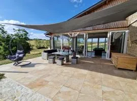 Gîte en pierre à Charroux avec Piscine et Vue sur Campagne - FR-1-489-607