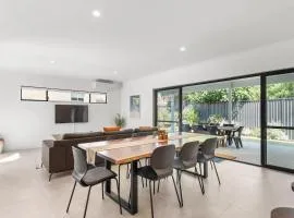 Luxury Oasis- Modern coastal escape near Fremantle