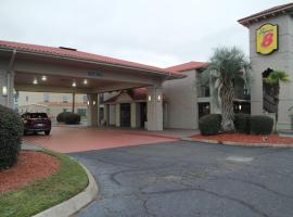 Super 8 by Wyndham Savannah, hotel in Savannah
