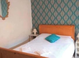 Spacious 4-bedroom house in lovely Wexford with WiFi, hytte i Wexford