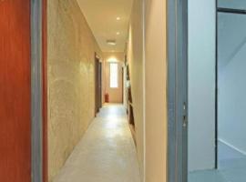 OYO 90662 The 1975 Hotel, ξενοδοχείο σε Kampong Bukit Ubi