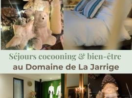 Domaine de la Jarrige, Hotel mit Whirlpools in Saint-Vaury