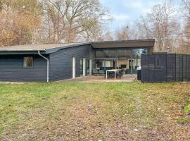 Beautiful Home In Hadsund With Wifi