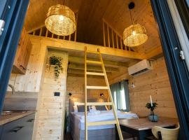 Glamping Happiness - Natural Pool & Wellness, lúxustjaldstæði í Ribnica