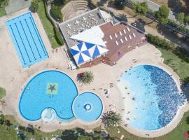 Baia Domizia Camping Village, hotel a Baia Domizia