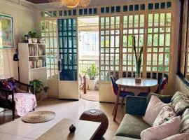 Cozy 1990s Khmer Style Flat in Heart of Tonle Bassac