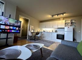 Aurora Borealis Apartment - Sleeps 3 - Parking, hotel in Hjorten