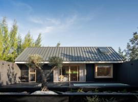 Kuro Pool Villa Khaoyai, Hotel in Ban Wang Sai