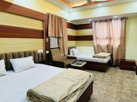 Hotel Anandam Residency、ダンバードのホテル