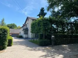 14 beds, 20p, 2 bath-, 1 livingroom