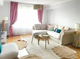 7 Guests, couchages- parking inclus- proche métro at door- 8min Paris