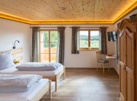 Kaffeekandl Café & Pension, hotel di Glonn