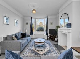 17 OutRisbygate St - 3 bedroom house that sleeps 6 with one private parking space, hotel v destinácii Bury Saint Edmunds