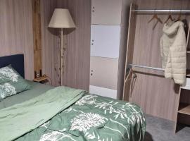 Appartement cosy à Lucé de 50 m² avec jardin, hotel in Luce