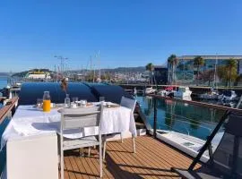 Barco Different Charter - Experiencia Única en el Puerto Deportivo de Vigo