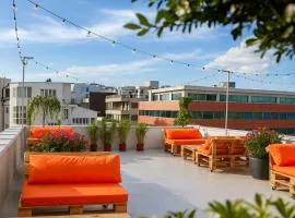 Graffiti Hotel Rooftop - Central Location