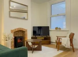 Cosy 3-Bed House in Banbury, Families & Workers