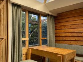 Wooden Cottage for 5 Near Lake Naivasha, Elwai Visitor Centre, ξενοδοχείο που δέχεται κατοικίδια σε Heni Village