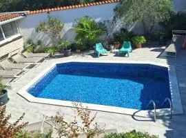 Apartment with private pool and arbor