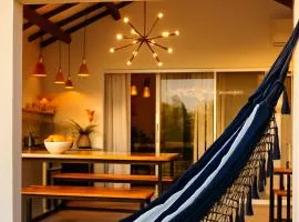 Casa com piscina e vista para o vale em Caraíva