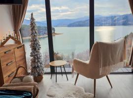 Moon Lake Bicaz - Casa Oia, hotel a Buhalniţa