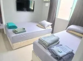 Casa c AR - condomínio prox ParkShopping Cpo Grande - camas de casal e solteiro