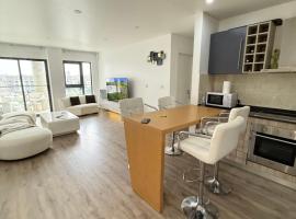 Penthouse with lakeside view at Riviera Residence, hotel en Accra