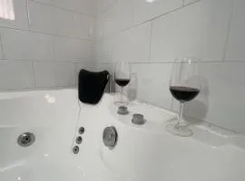 Suite Privada con Jacuzzi, Centro de Curicó, Ideal Parejas