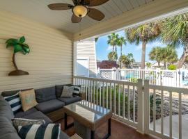 Sunny Townhome with Pool Access about 1 Mi to Beach, hotel v destinaci Padre Island