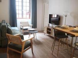 Appartement Crémieu Centre, hotel in Crémieu