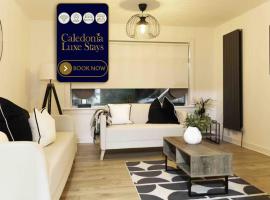 3 BDR Flat At Caledonia Luxe Stays Short Lets & Serviced Accommodation Paisley, hotel i Paisley