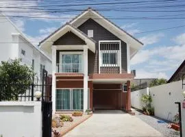 Browny house - Doi Suthep View