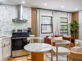 Velvet Vue Suite Near JFK, UBS Arena, & 30mins from City, hotel en Bellerose Terrace